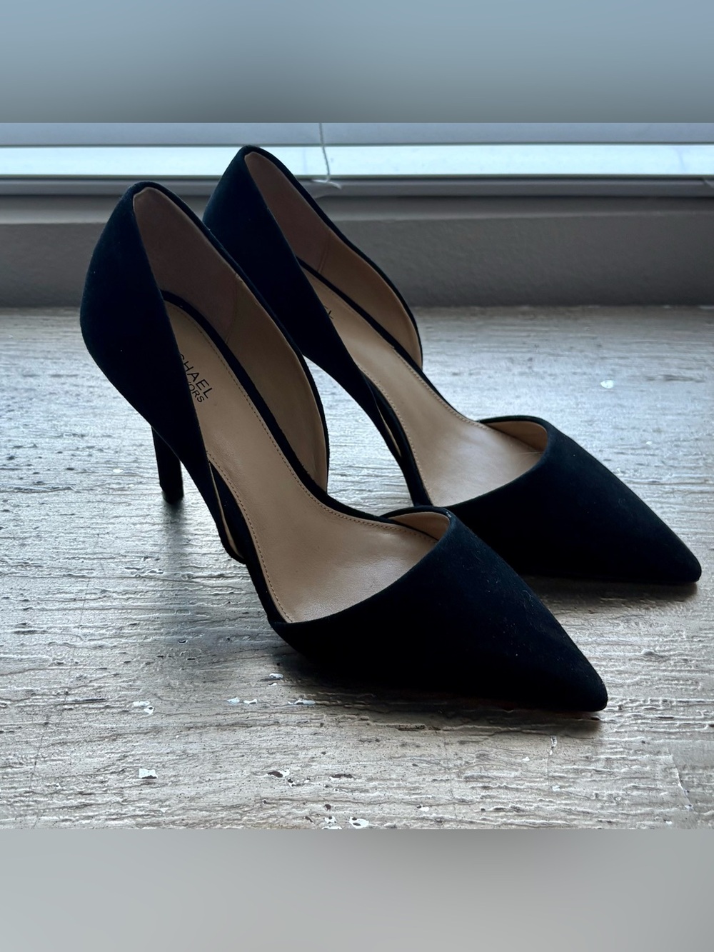 MICHAEL Michael Kors
Pointed Toe D'Orsay Pumps - Julieta High-Heel - Picture 3 of 9